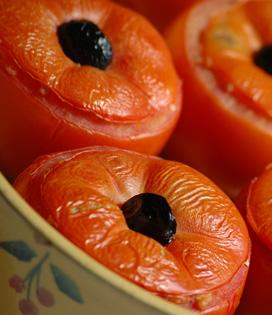 Recette de Tomates farcies Salakis et olives