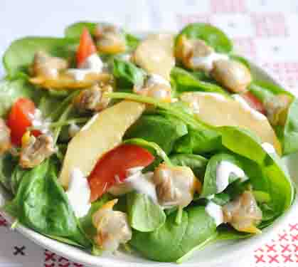 Recette de Salade d'épinards aux coques et yaourt