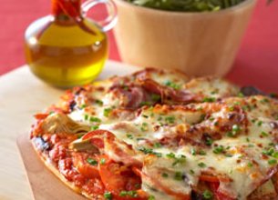 Pizza à la pancetta et légumes confits à la mozzarella
