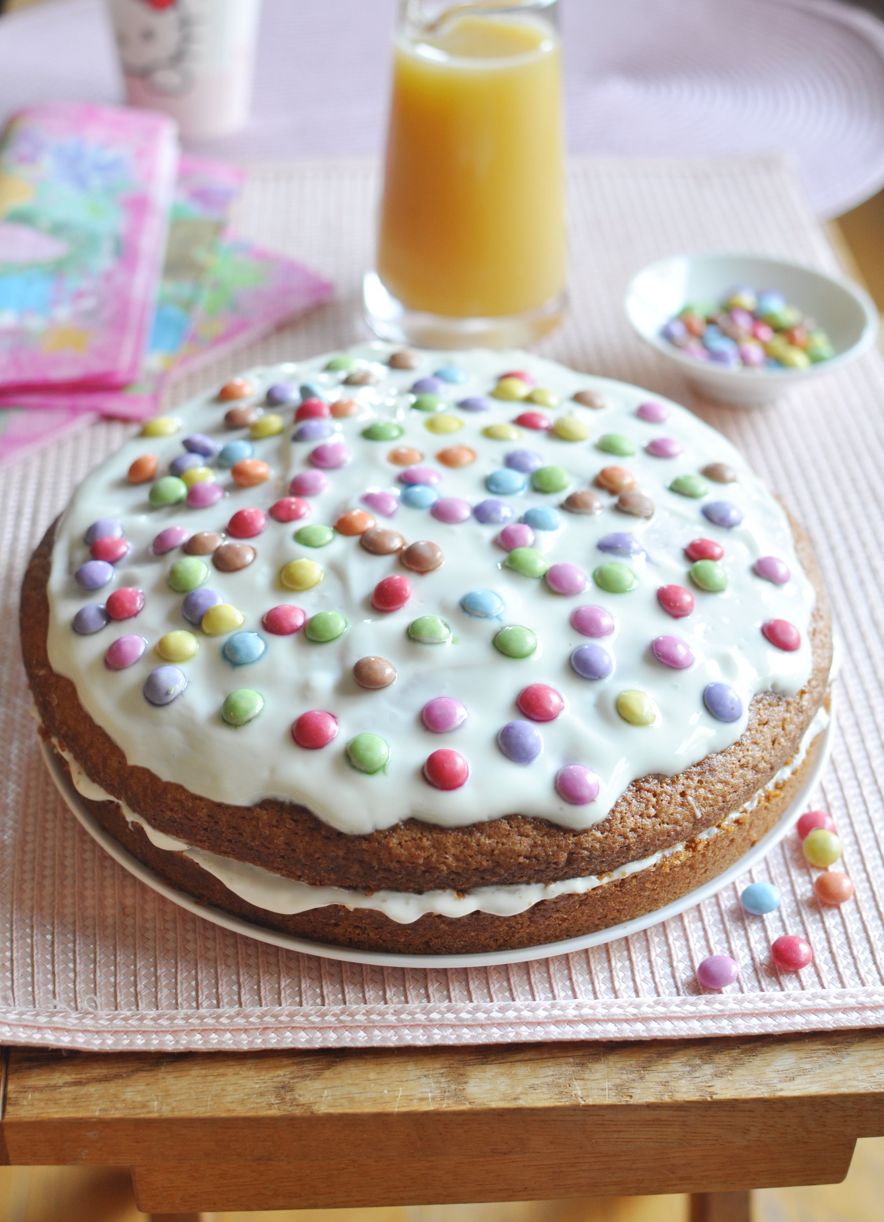 Gateau Multicolore Fourre Au Yaourt Envie De Bien Manger