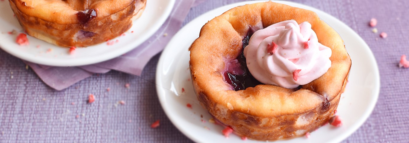 Recette de Clafoutis aux cerises et sa chantilly aux éclats de pralines