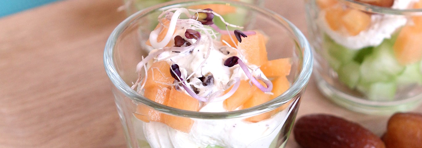 Verrine apéritives aux tomates, courgettes et fromage de brebis