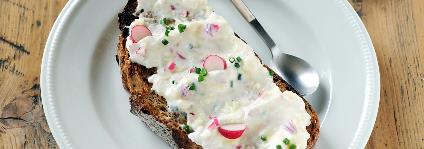 Recette de Tartine radis ciboulette à la Brique de Brebis Lou Pérac