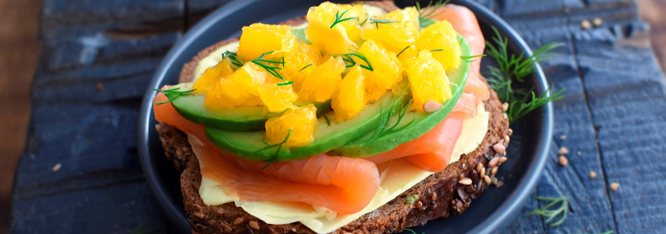 Recette de Tartine saumon-orange-avocat