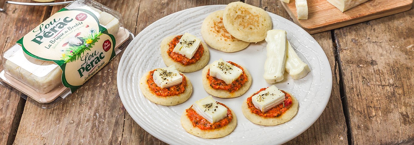 Recette de Toasts au fromage de brebis Lou Pérac et pesto rosso