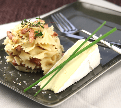 Recette de Farfalle à la crème de brie Roitelet et lardons