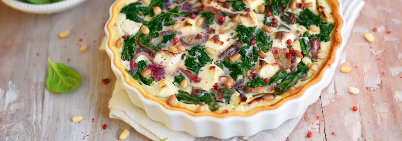 Recette de Tarte légère épinard-feta aux baies roses & pignons