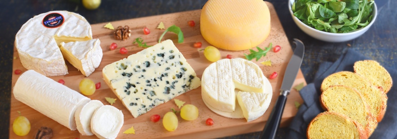 Recette de Plateau de Fromage, Pain au Maïs et Feuilles de Chêne au Sésame