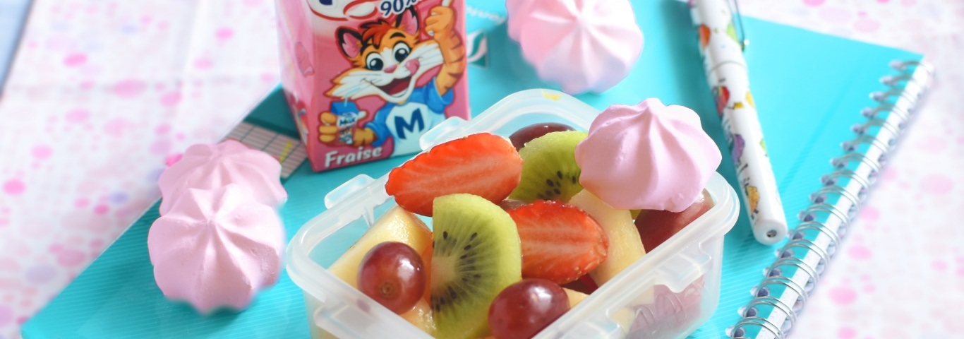 Recette de Lactel Max Fraise et ses meringues toutes roses et fruits frais