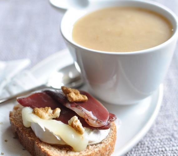 Recette de Potage de topinambours et tartine de chèvre chaud