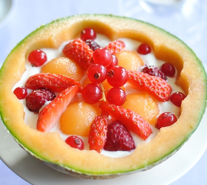 Recette de Coque de melon aux fruits rouges