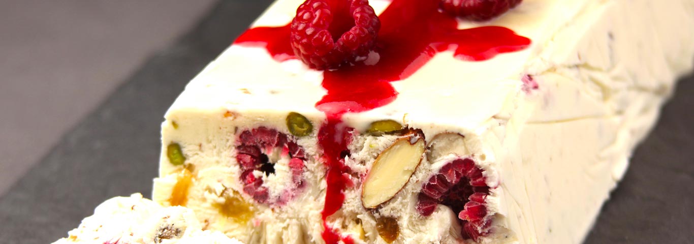 Recette de Bûche de nougat glacé et son coulis de fruits rouges