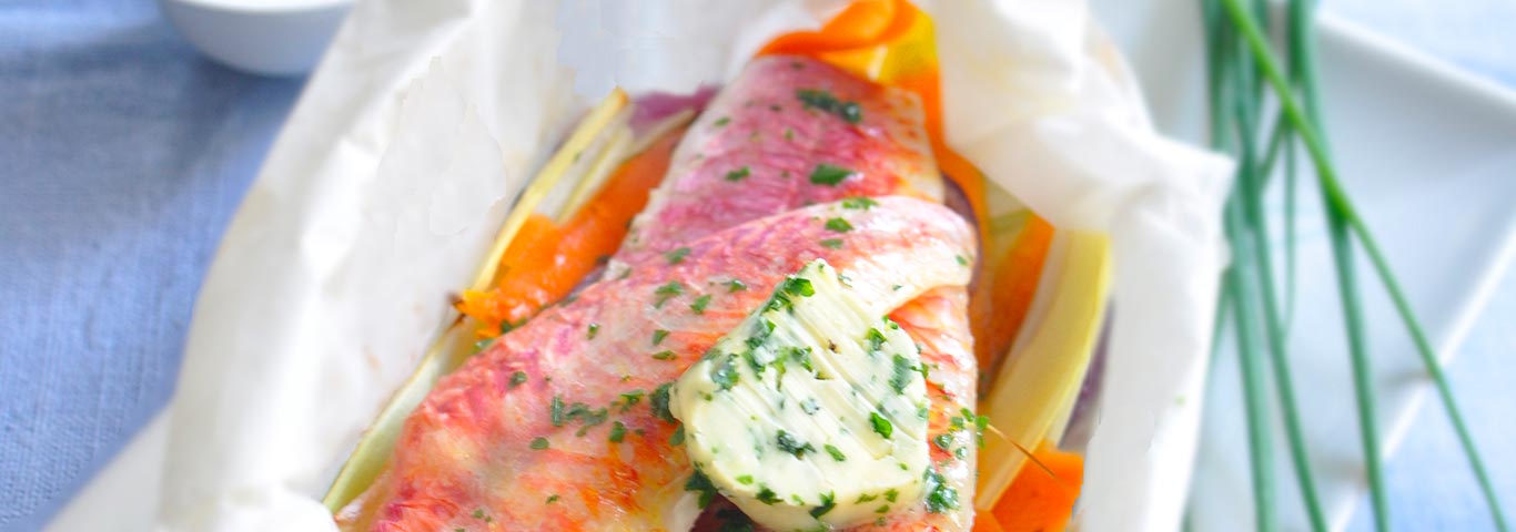 Recette de Papillote de rouget et légumes, au beurre d'herbes