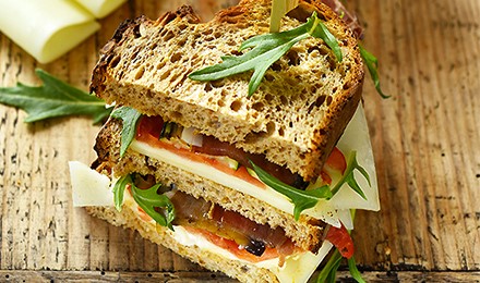 Recette de Club Sandwich aux tranches de brebis Lou Pérac, légumes grillés et jambon de pays