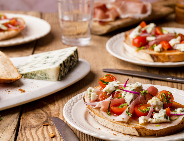 Recette de Tartines au jambon de Bayonne et bleu de brebis Société