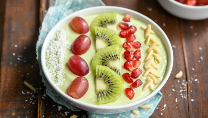 Recette de Smoothie Bowl Avocat-Kiwi