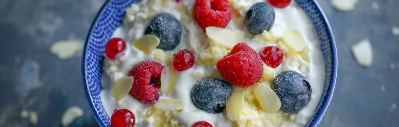 Recette de Porridge crémeux aux Fruits rouges & Amandes