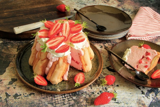 Recette de Charlotte aux fraises et chantilly maison 