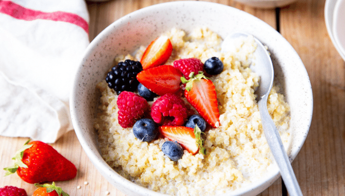 Recette de Pudding veggie, quinoa au lait et fruits rouges