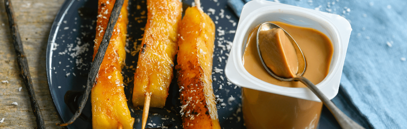 Recette de Sucettes d'ananas vanillées & Frais et Fondant Caramel au beurre salé