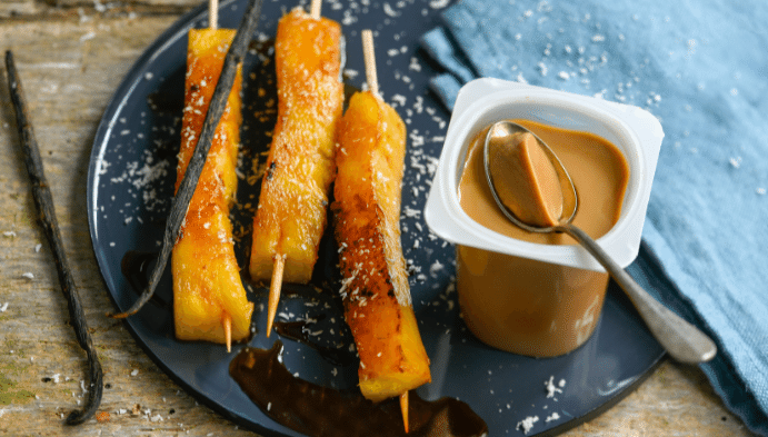 Recette de Sucettes d'ananas vanillées & Frais et Fondant Caramel au beurre salé