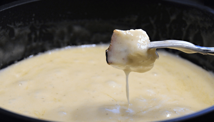 Recette de Fondue Savoyarde aux 3 Fromages Président 