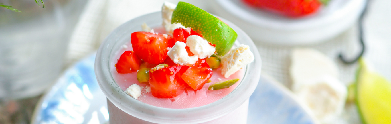 Recette de Mousse aux fraises glacée - Citron vert & meringue