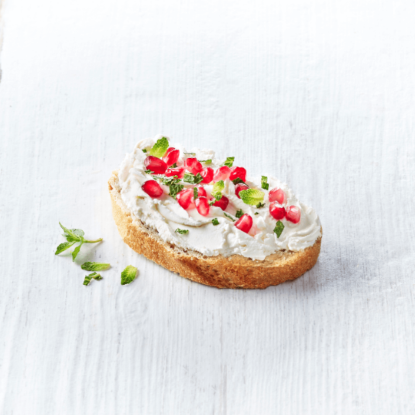 Recette de Tartine fraicheur Labné et grenades