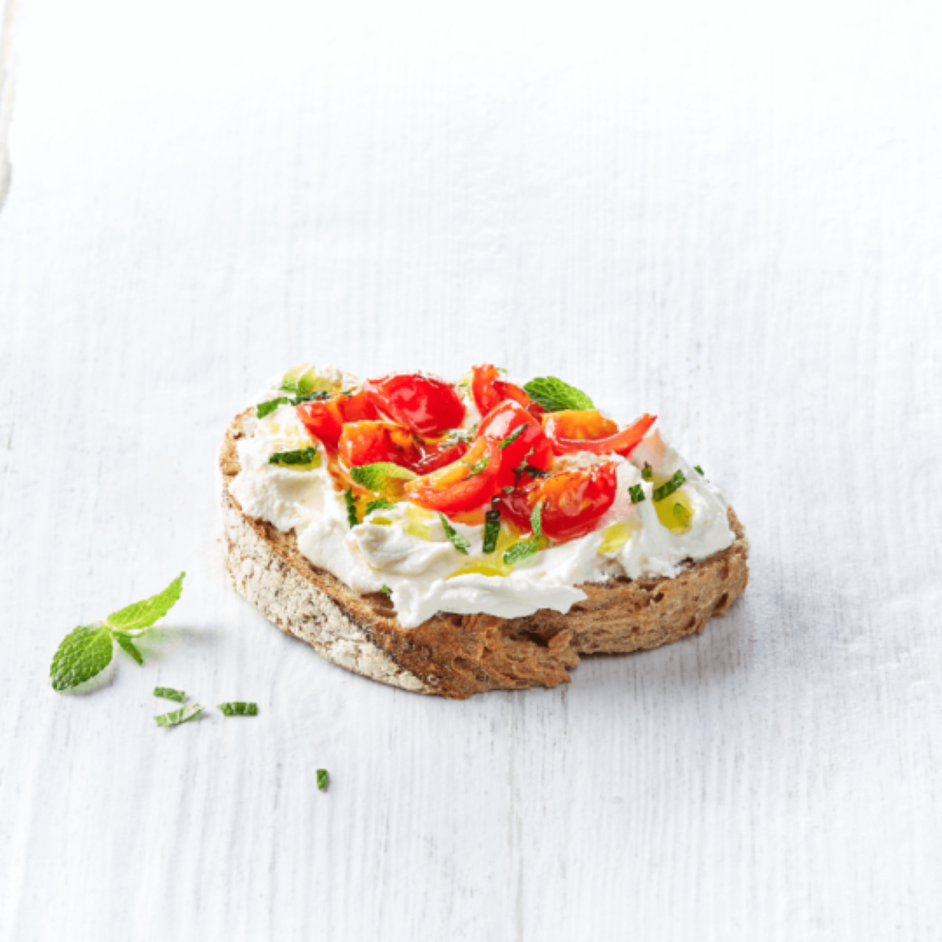 Recette de Tartine fraicheur Labné et tomates