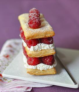 Recette de Millefeuilles de framboises, mousse à la crème légère Bridélice vanillée