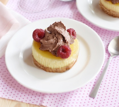Recette de Mini cheesecakes chocolat framboises La Laitière 