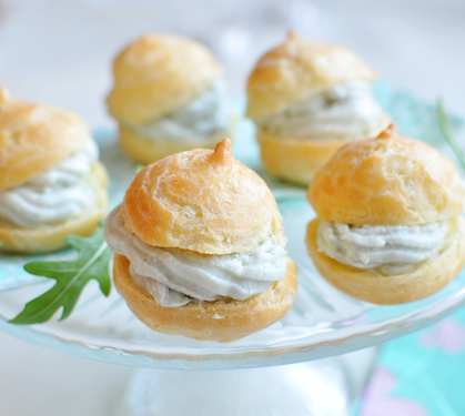 Recette de Chouquettes à la crème de Roquefort Société