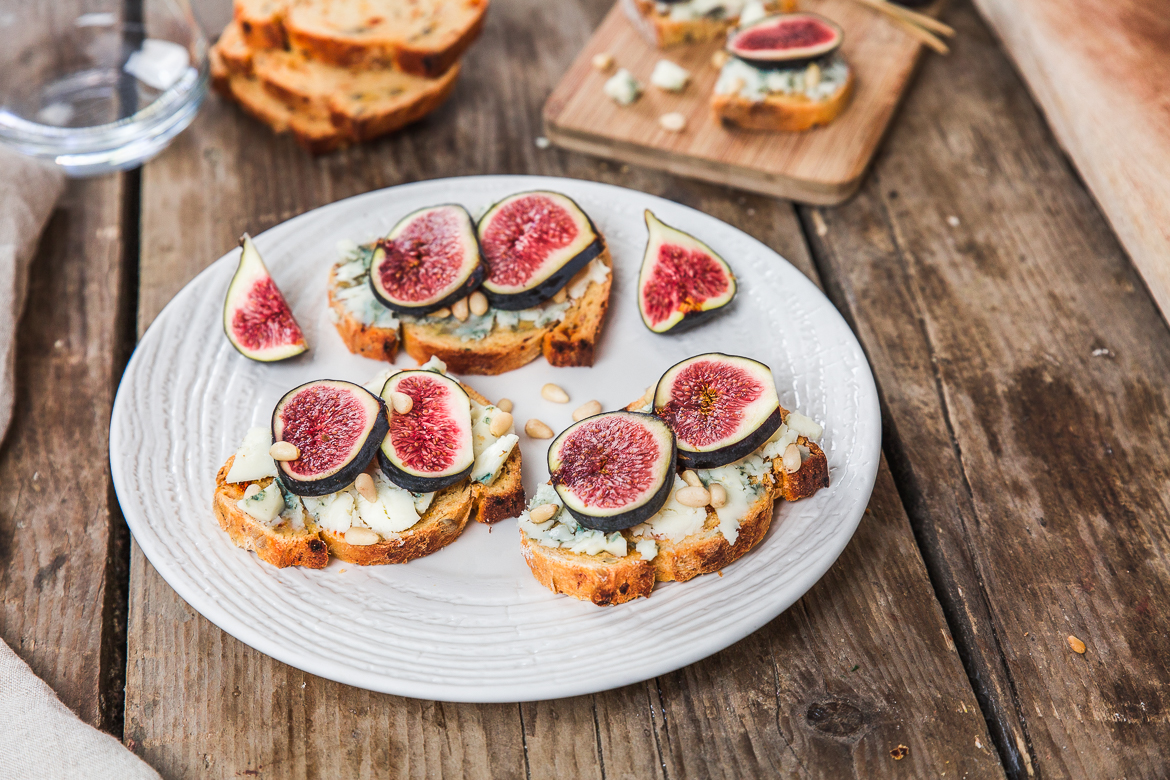 Recette de Tartine au Roquefort AOP Société Petit Plaisir et aux figues