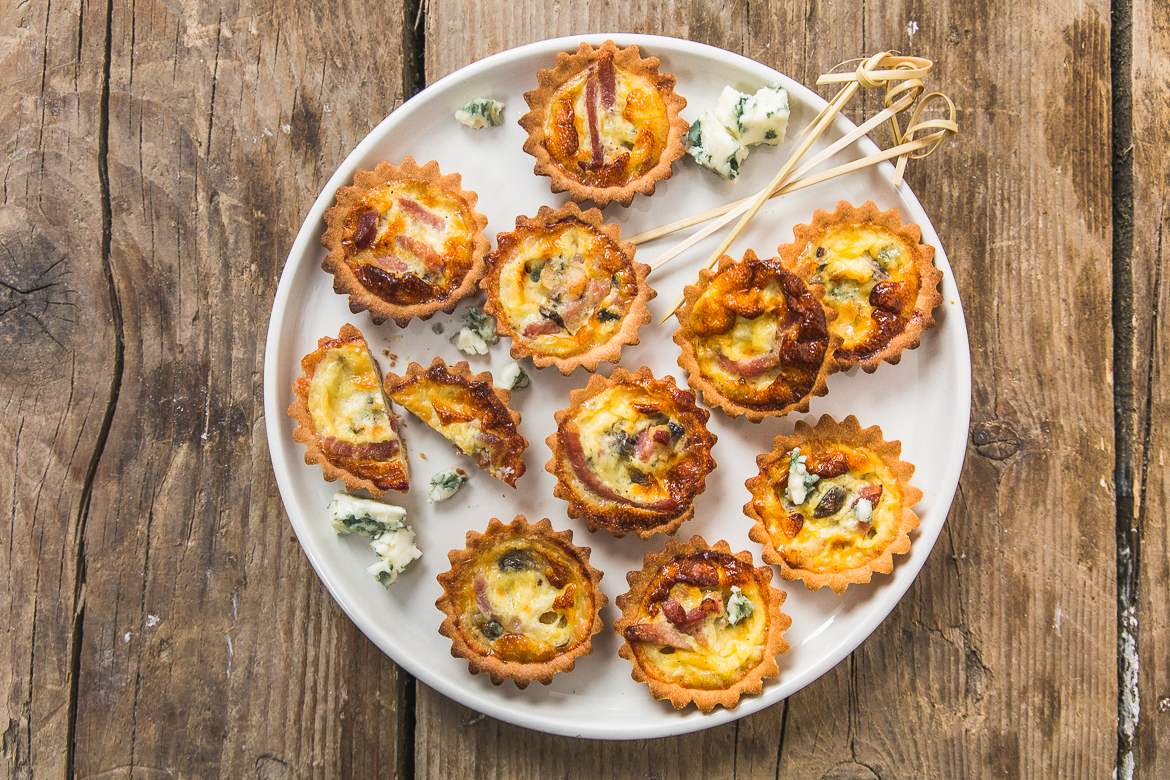 Recette de Mini quiches apéritives au Roquefort Société Petit Plaisir