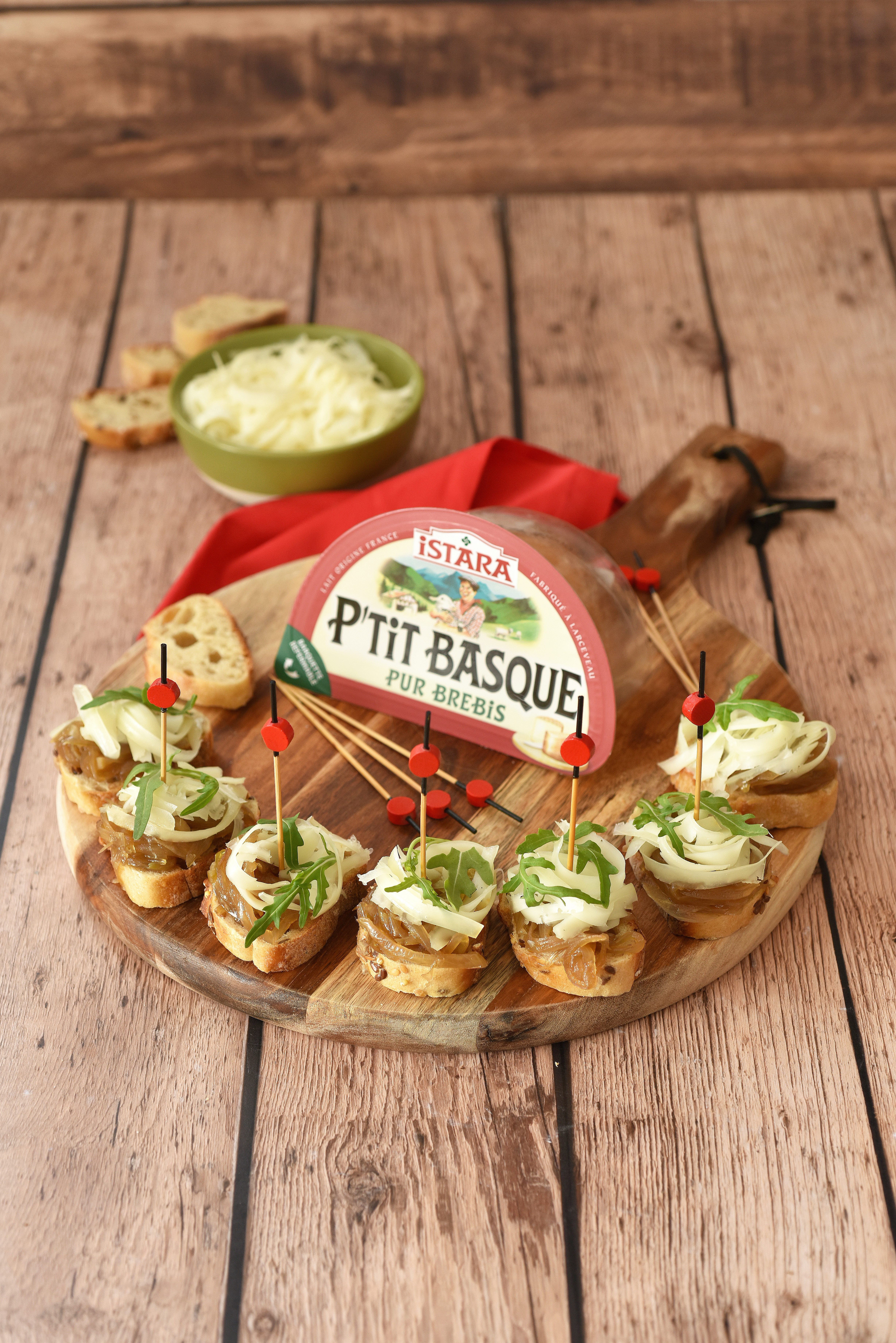 Recette de Tapas au Petit Basque, oignons caramélisés et roquette