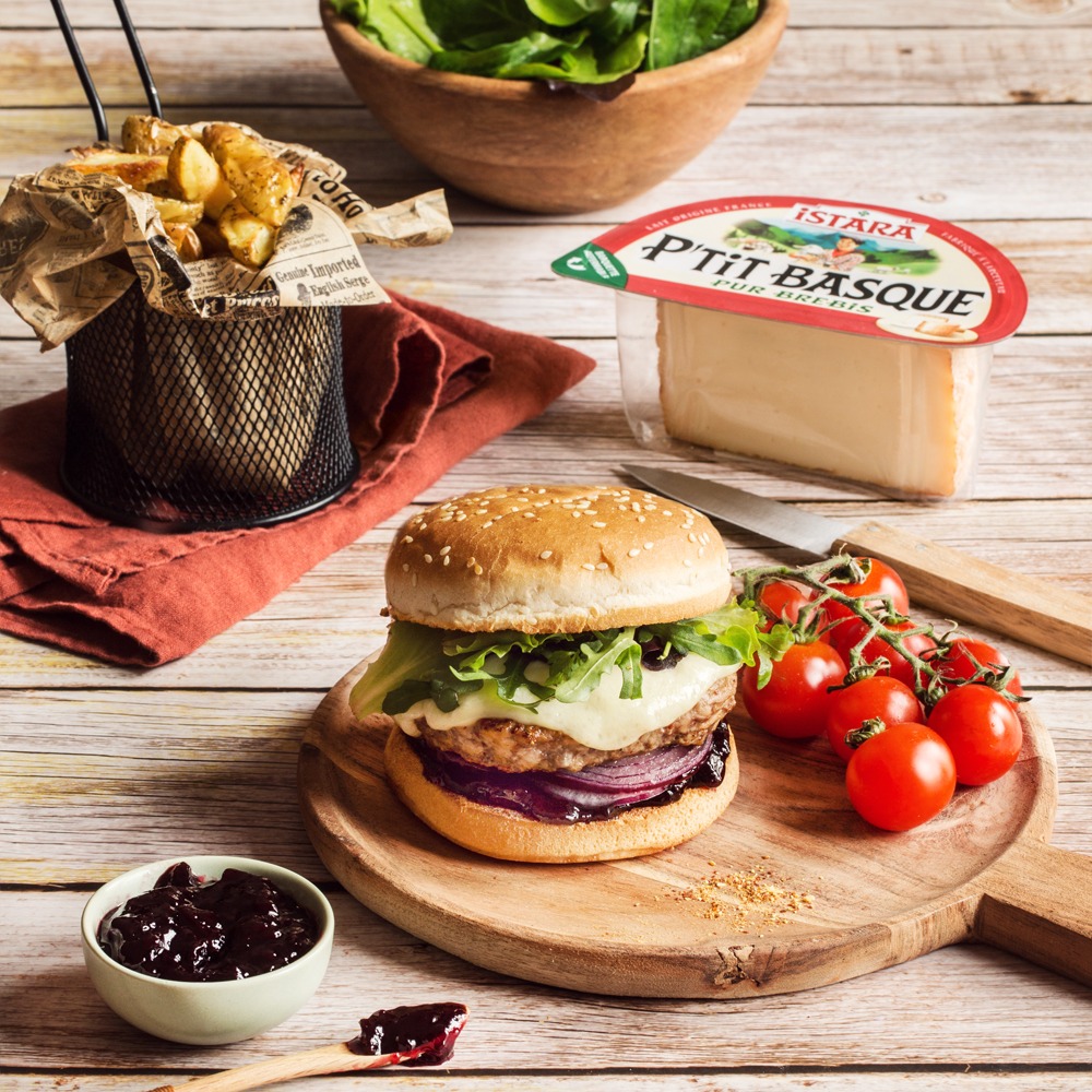 Recette de Burger de veau, confiture de cerises noires et P’tit Basque