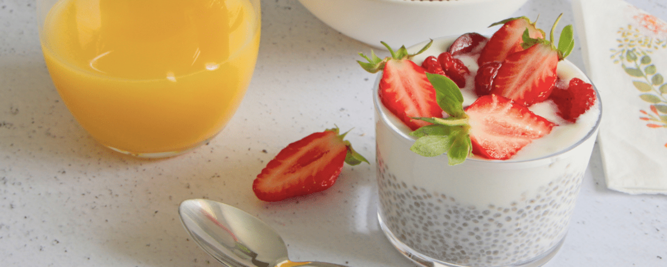 Recette de Pudding aux graines de chia, yaourt grec, fruits rouge et miel