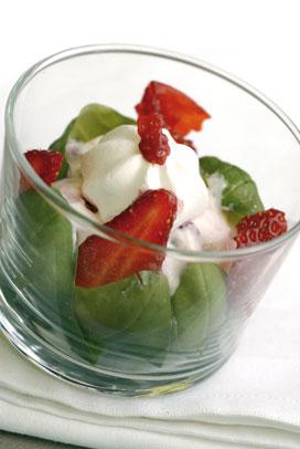 Recette de Verrine de fraises/basilic et meringue
