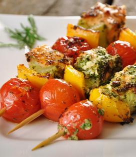 Recette de Brochettes de porc aux petits légumes, crème de pois chiches