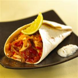 Recette de Burritos de poulet, tomate pimentée et fraîcheur de yaourt