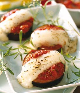 Recette de Médaillons d'aubergines à la tomate et mozzarella