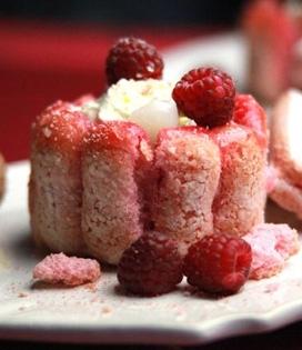 Recette de Mini charlottes roses aux litchis et framboises