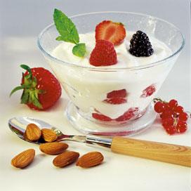 Recette de Mousse de fromage blanc aux fruits rouges et amandes