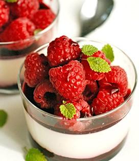 Recette de Panna cotta rose à la framboise 