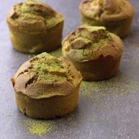 Recette de Petits cakes au thé matcha et aux pêches