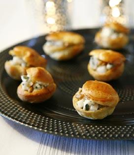 Recette de Petits choux garnis de tartare Roquefort poire noix