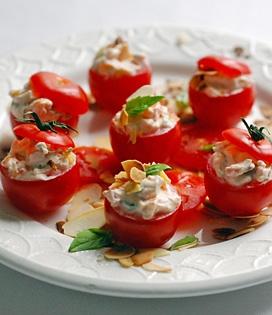 Recette de Tomates cerises farcies au chèvre et aux pignons de pin