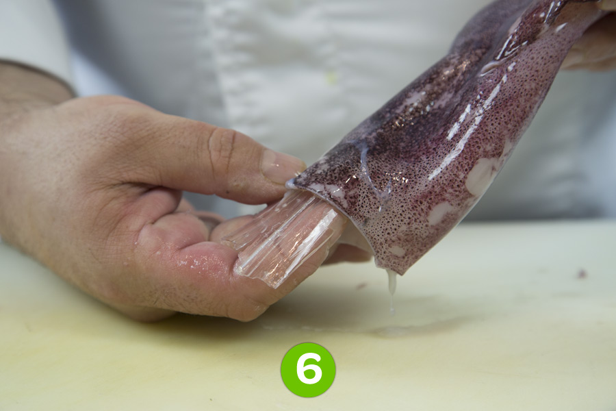 Recette de Calamars farcis aux poivrons, olives et Salakis
