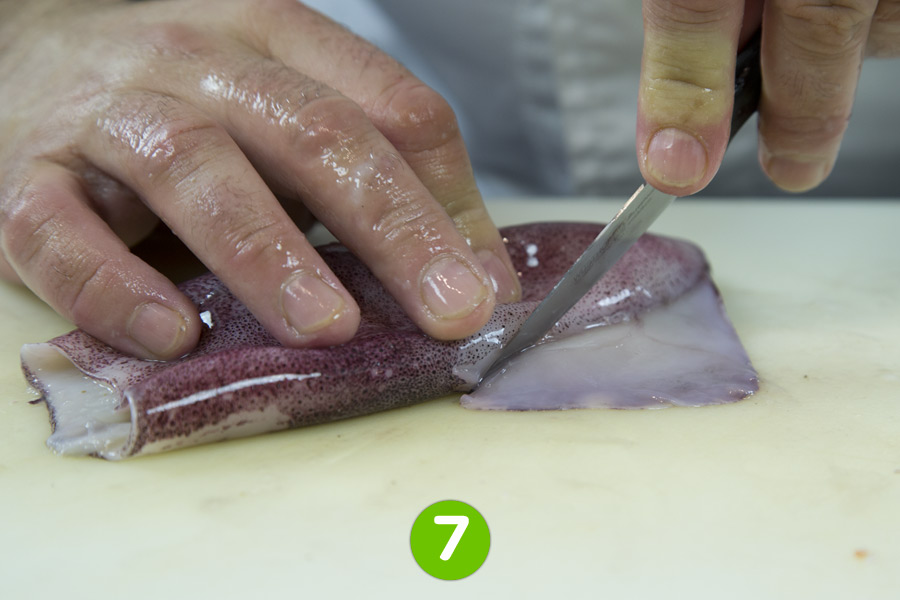 Recette de Calamars farcis aux poivrons, olives et Salakis