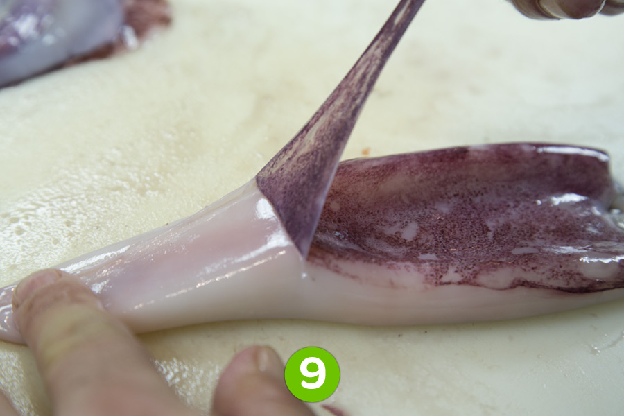 Recette de Calamars farcis aux poivrons, olives et Salakis